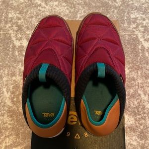 Nice tennis shoes. Worn only a couple of times. Very comfortable!